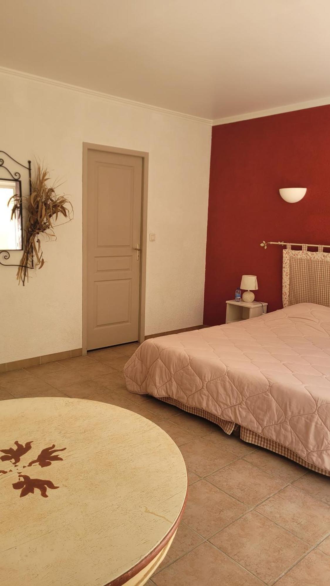 Mas Du Grand Peloux Otel Port-Saint-Louis-du-Rhône Oda fotoğraf