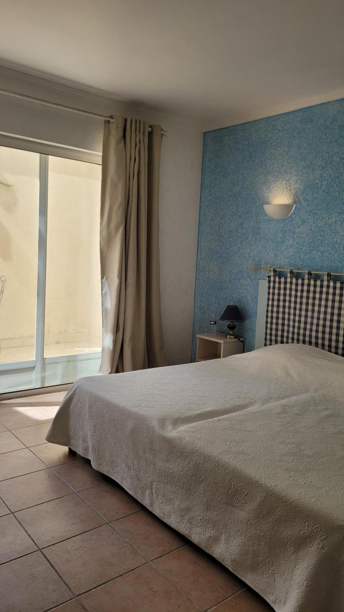 Mas Du Grand Peloux Otel Port-Saint-Louis-du-Rhône Oda fotoğraf