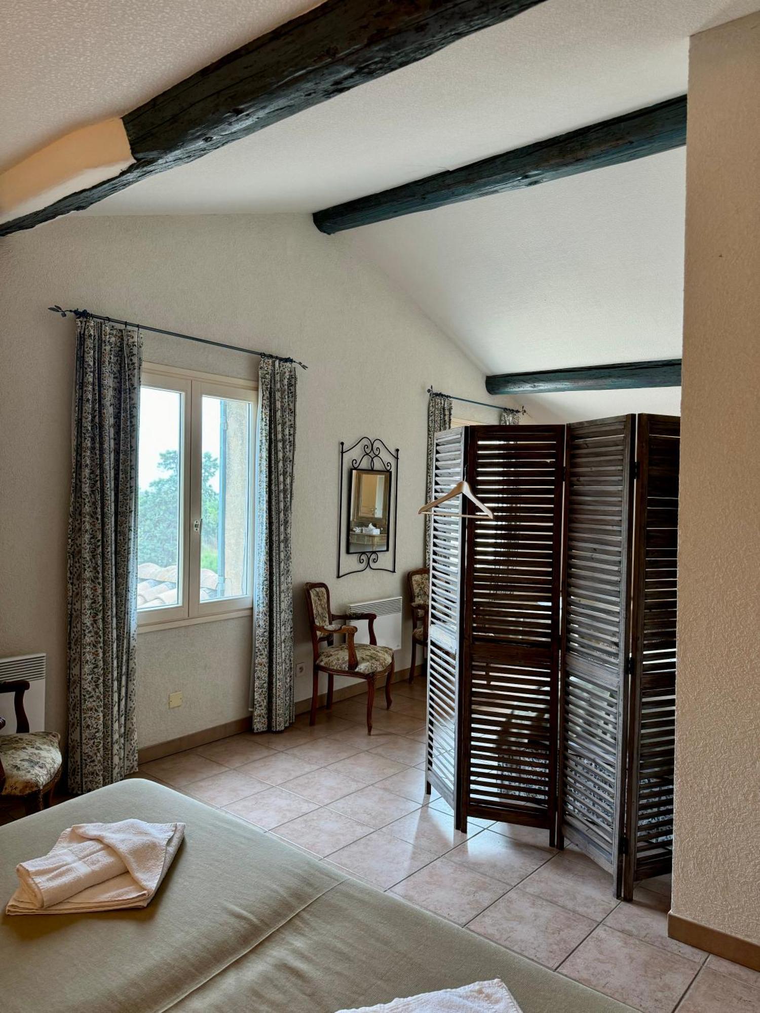 Mas Du Grand Peloux Otel Port-Saint-Louis-du-Rhône Oda fotoğraf