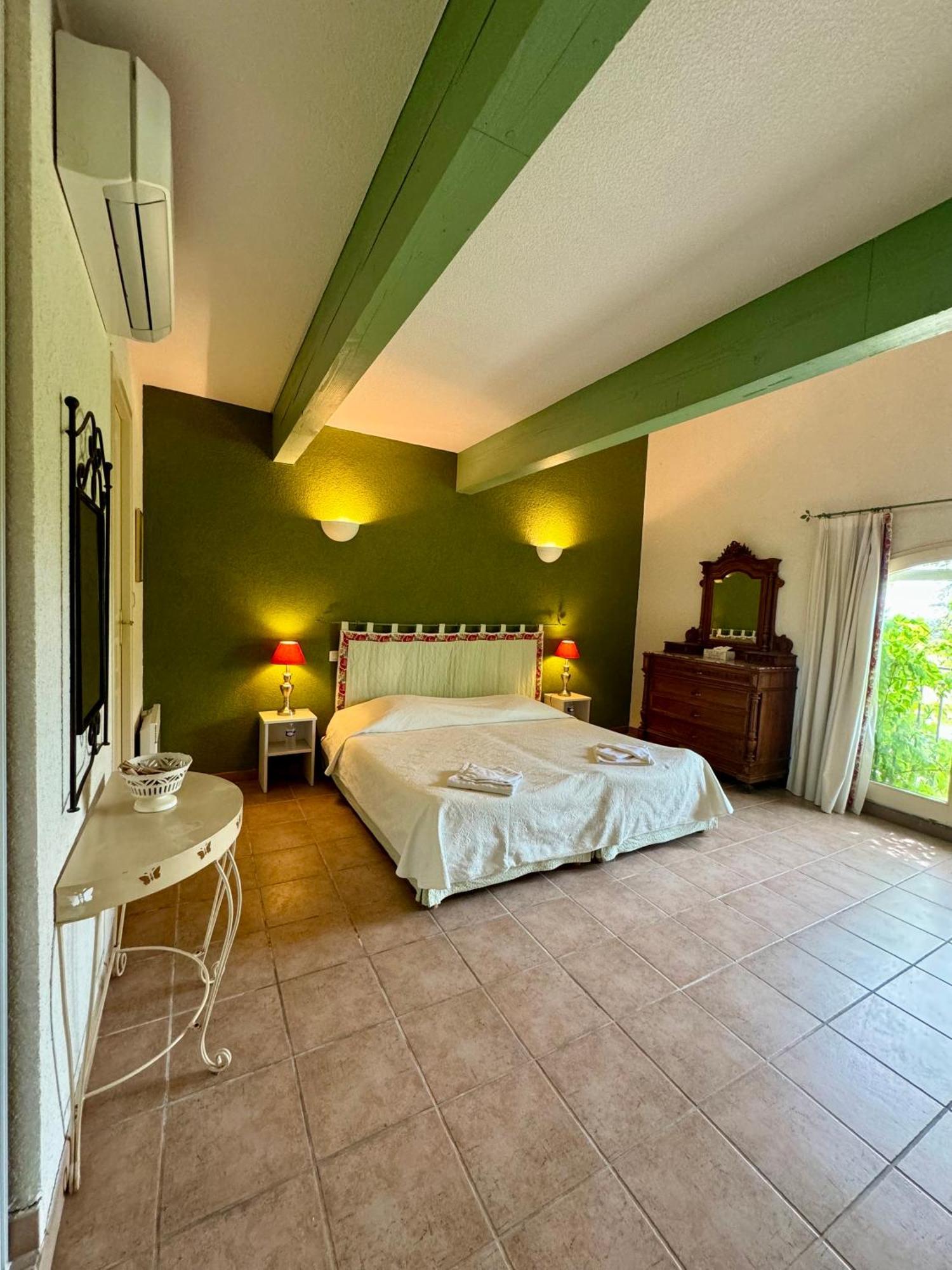 Mas Du Grand Peloux Otel Port-Saint-Louis-du-Rhône Dış mekan fotoğraf